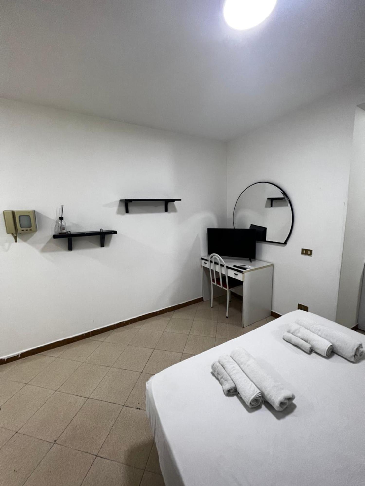 1 Near By Central Train Station Apartment