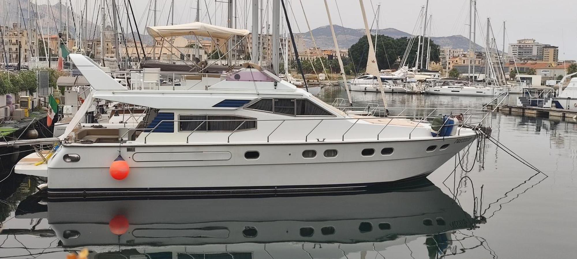 Botel Moonlight Houseboat Palermo