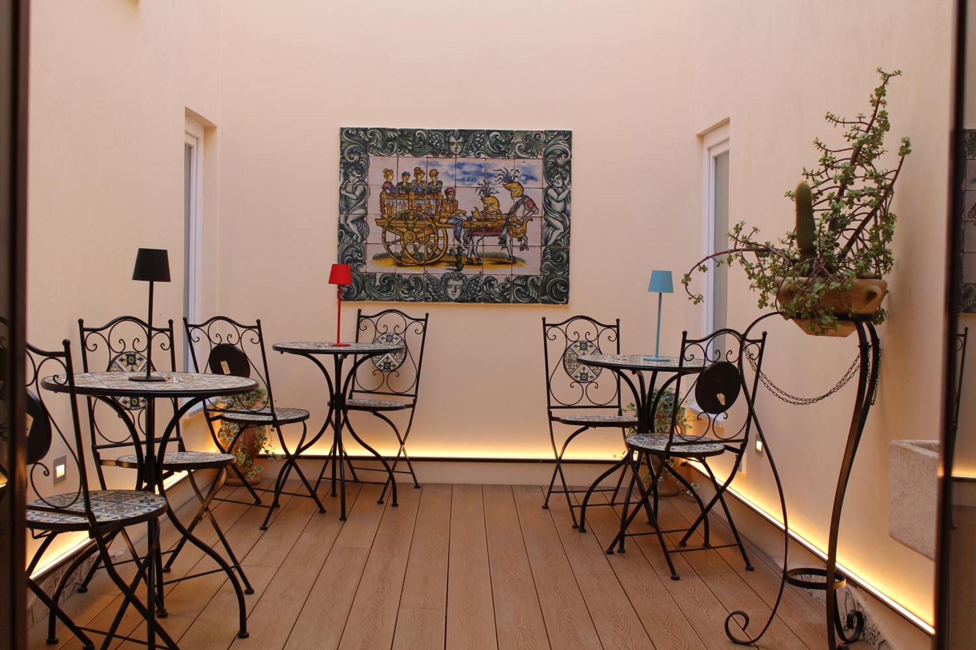 Guest house Falstaff & *