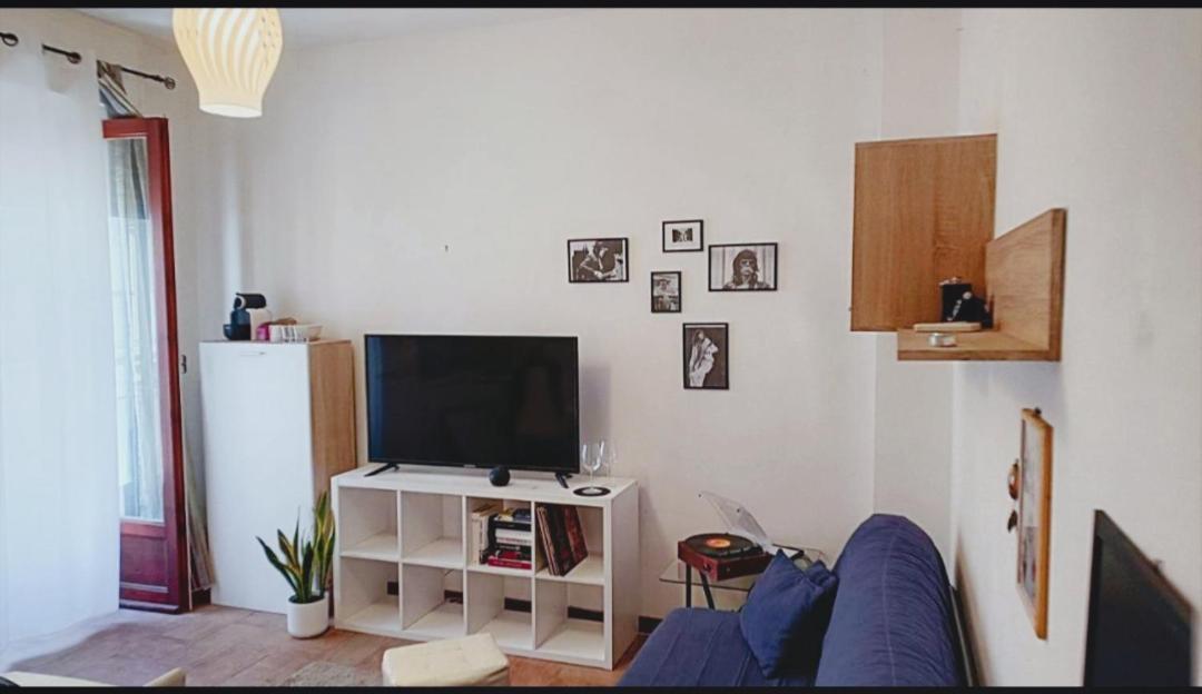 Apartment Music - *