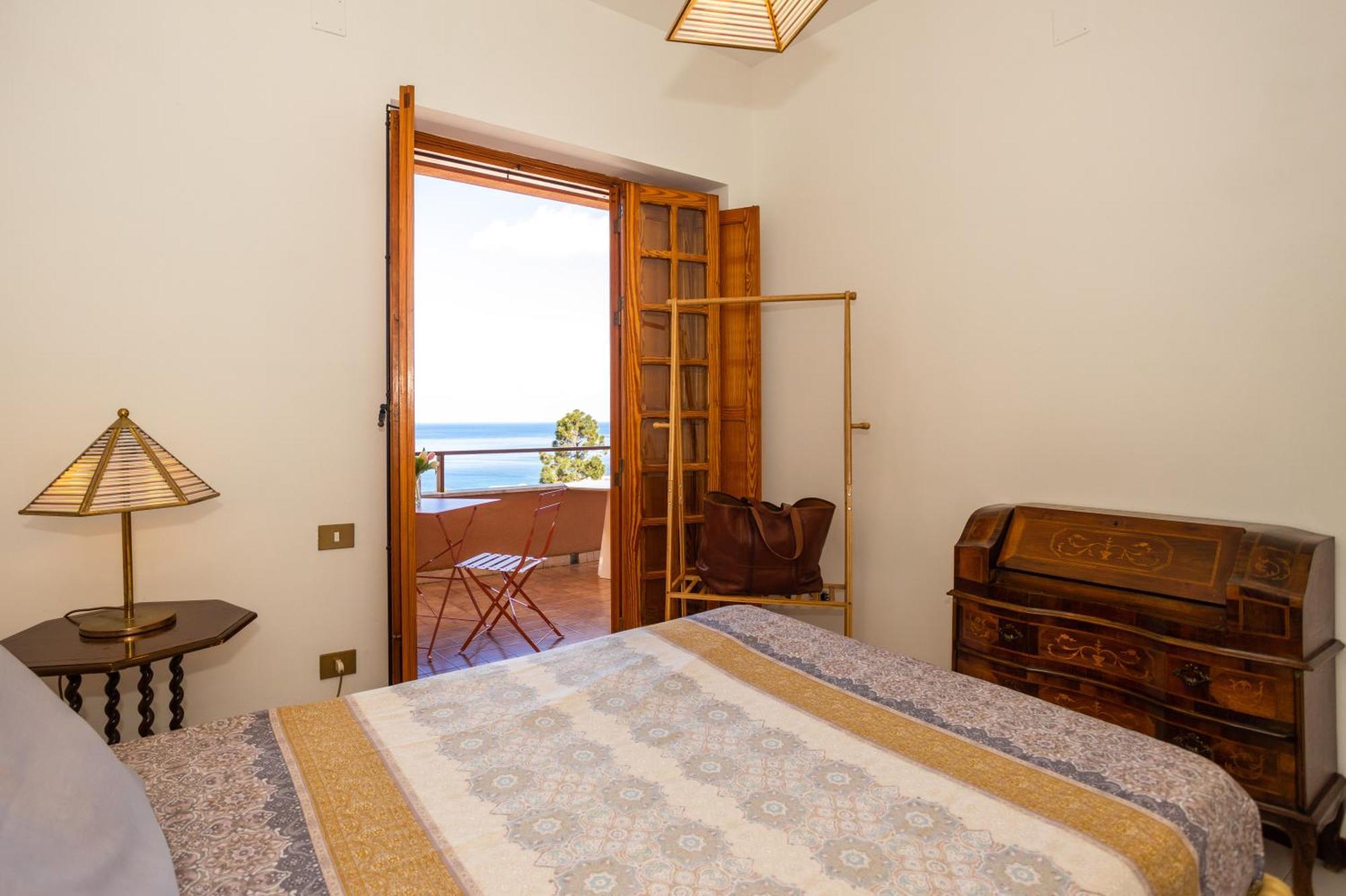 Villa Da Irma E Clelia, A Mondello-addaura Tra Monti E Mare Palermo