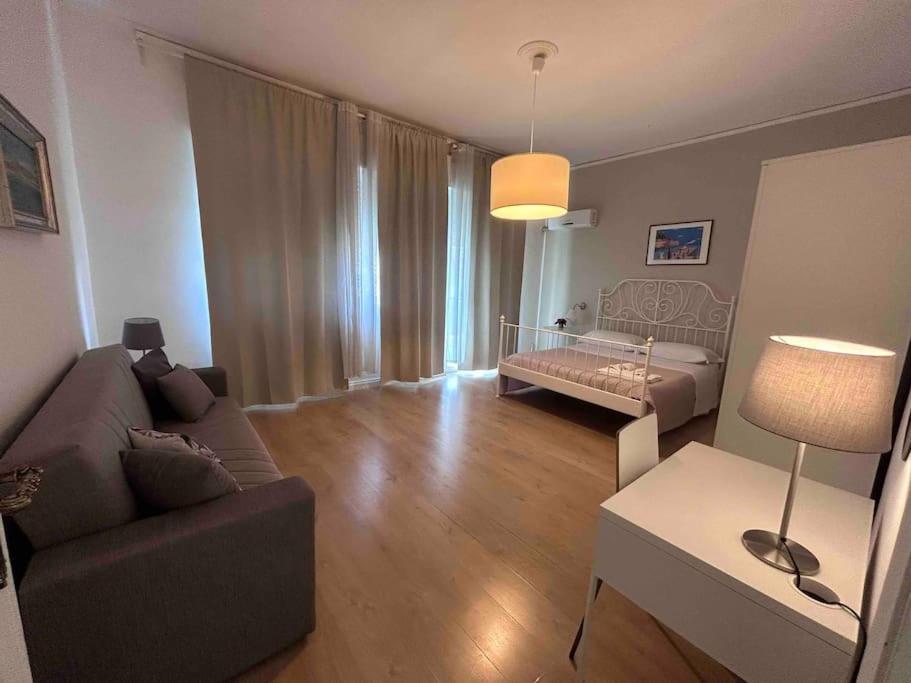 Marea Mondello Villa Palermo