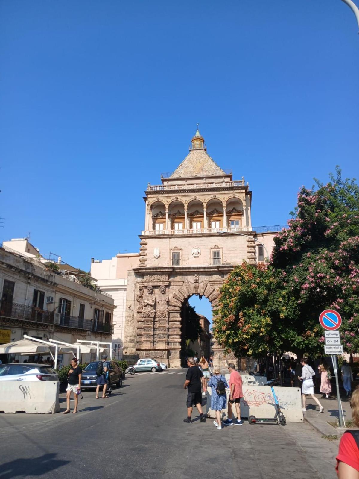 Bed & Breakfast Aziza House Palermo