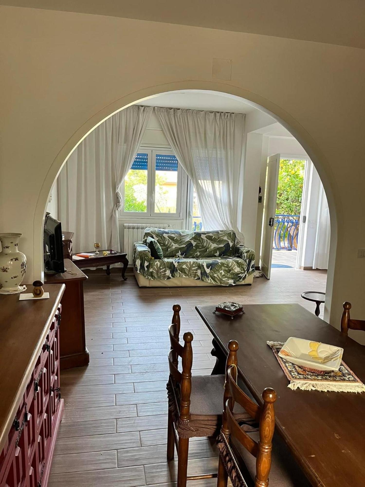 Villa Del Limone , Mondello Via Deucalione 18 ,via Miseno 18 *