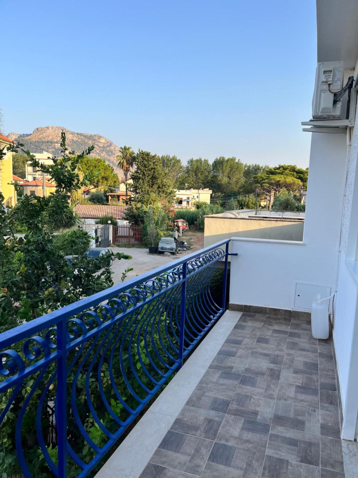 Villa Del Limone , Mondello Via Deucalione 18 ,via Miseno 18 *