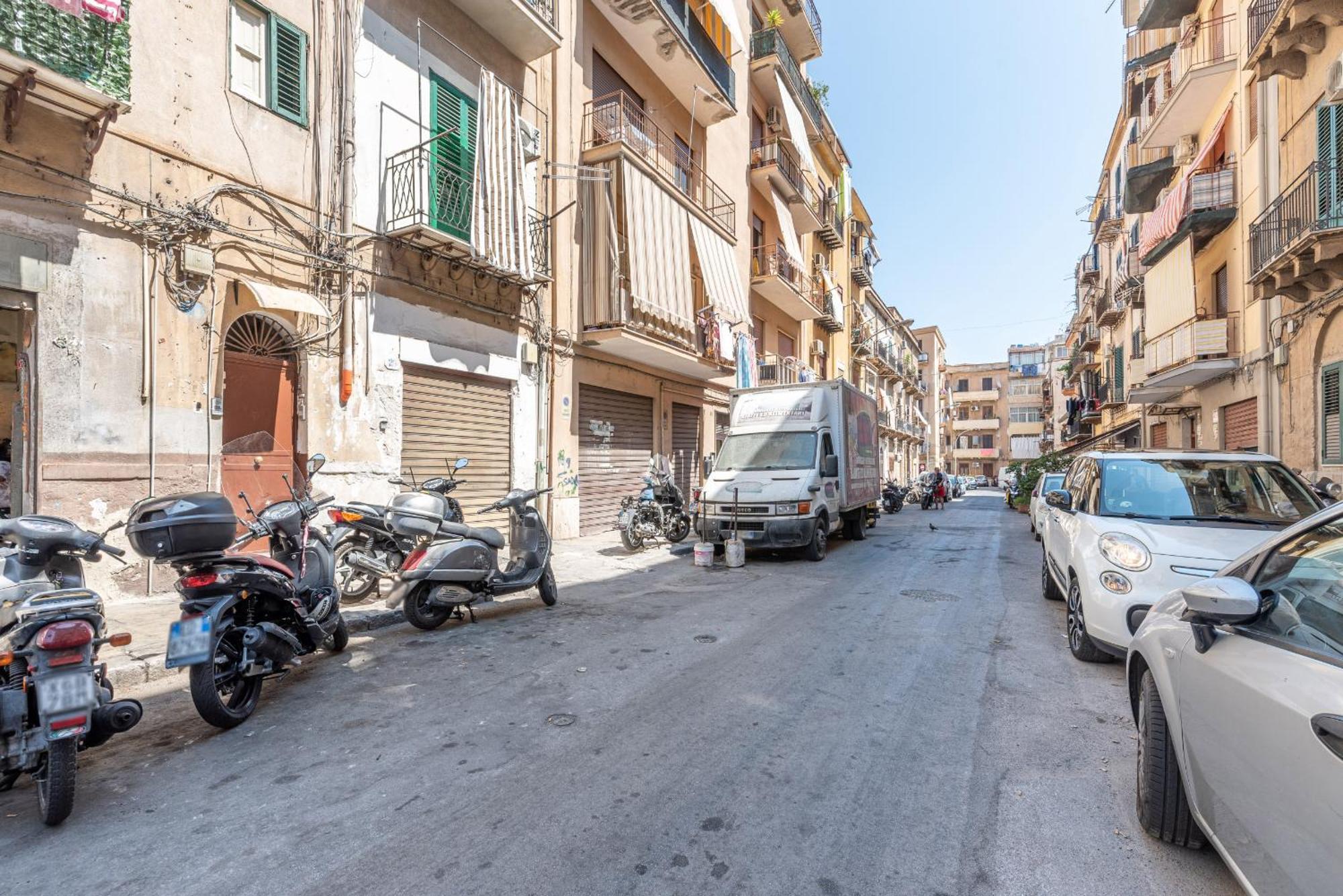 Grey House In Zisa By Wonderful Italy Apartment Palermo