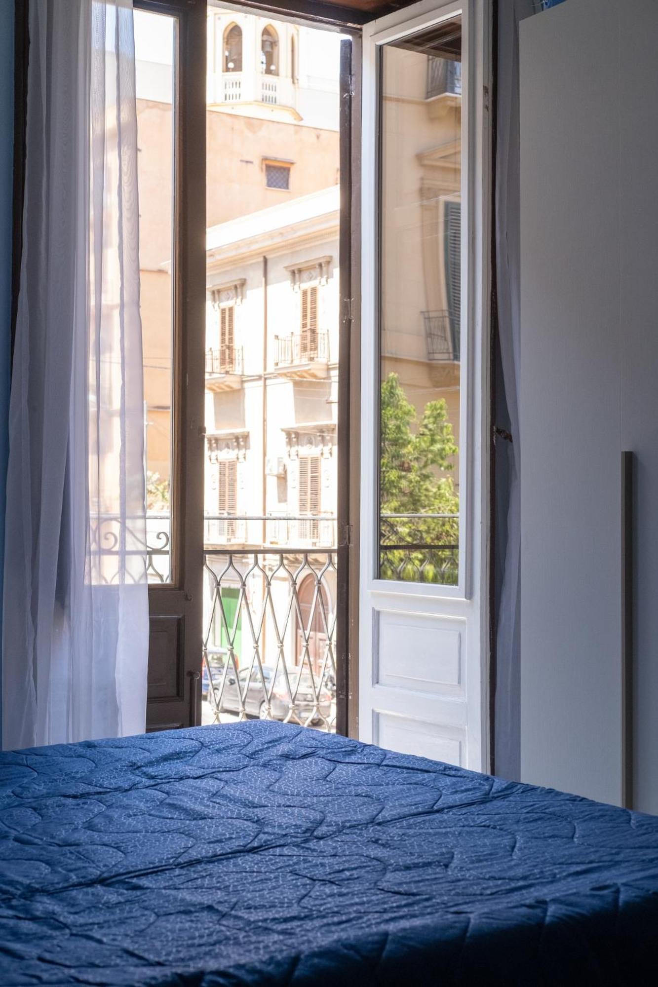 Corner Rome 433 * Palermo