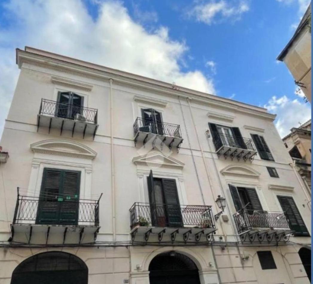 Donna Isabella A Ballaro Palermo