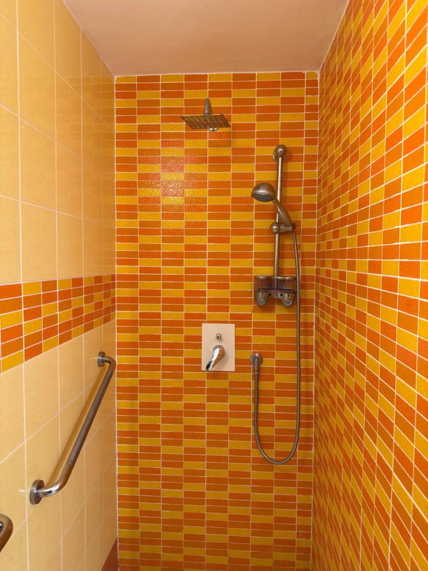 Apartment Orange Lemon Center *