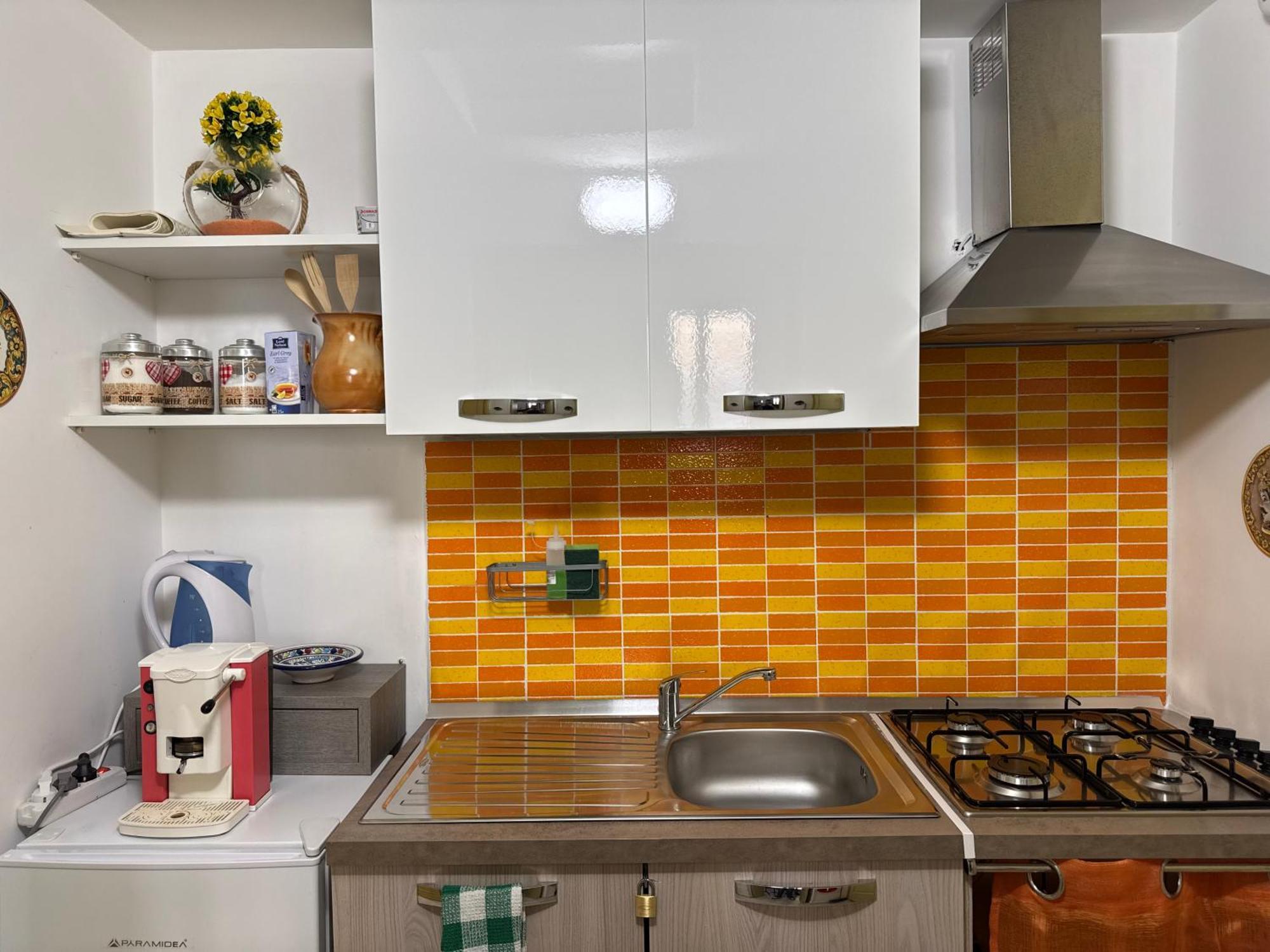 Orange Lemon Center Apartment