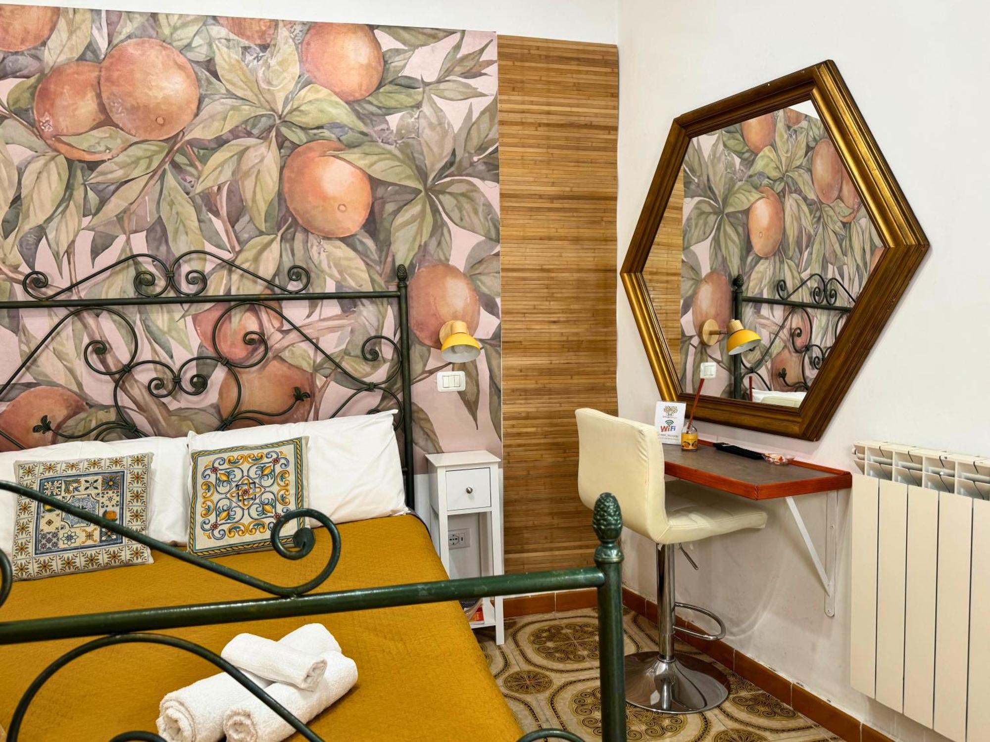 Apartment Orange Lemon Center