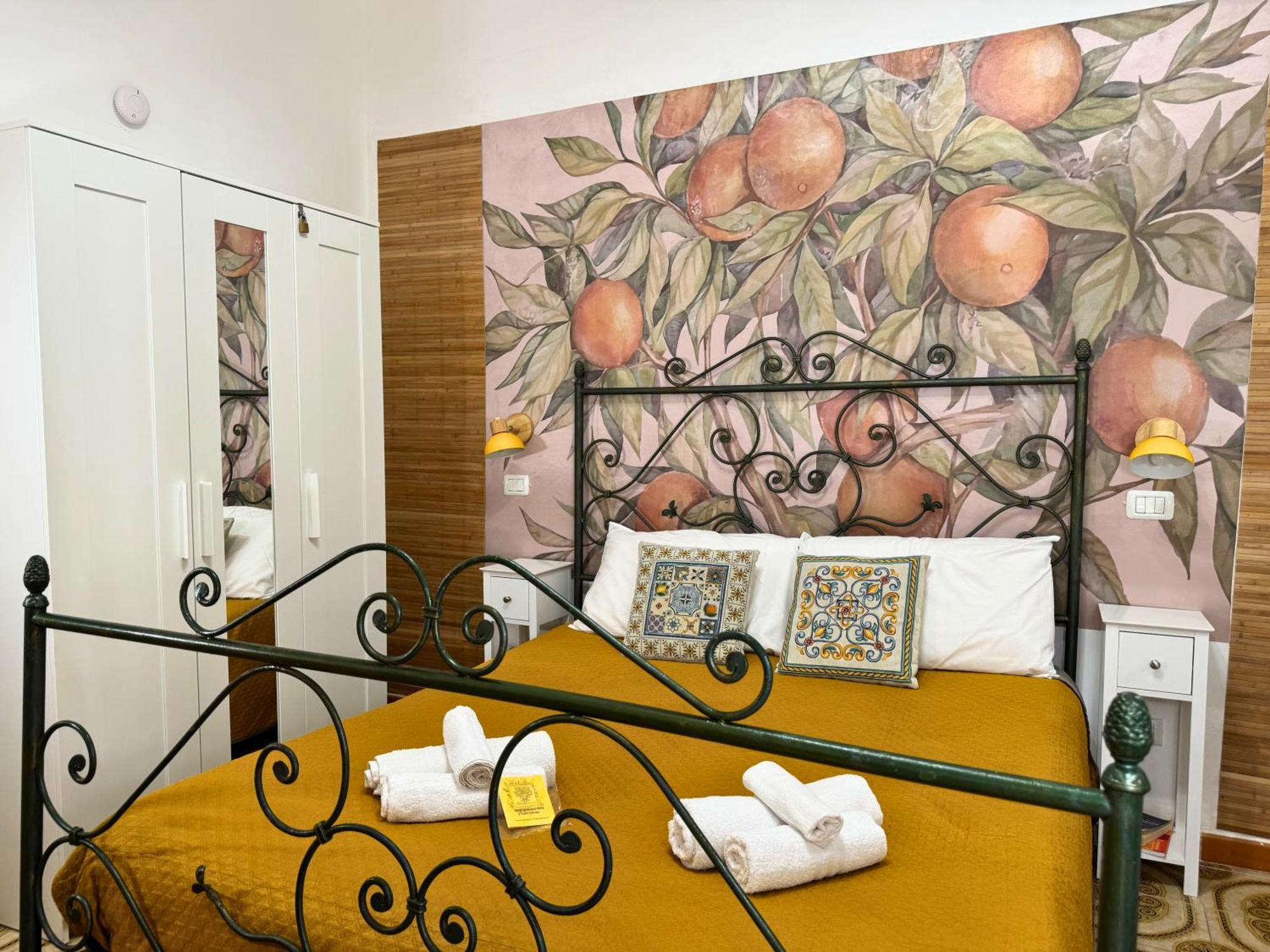 Apartment Orange Lemon Center
