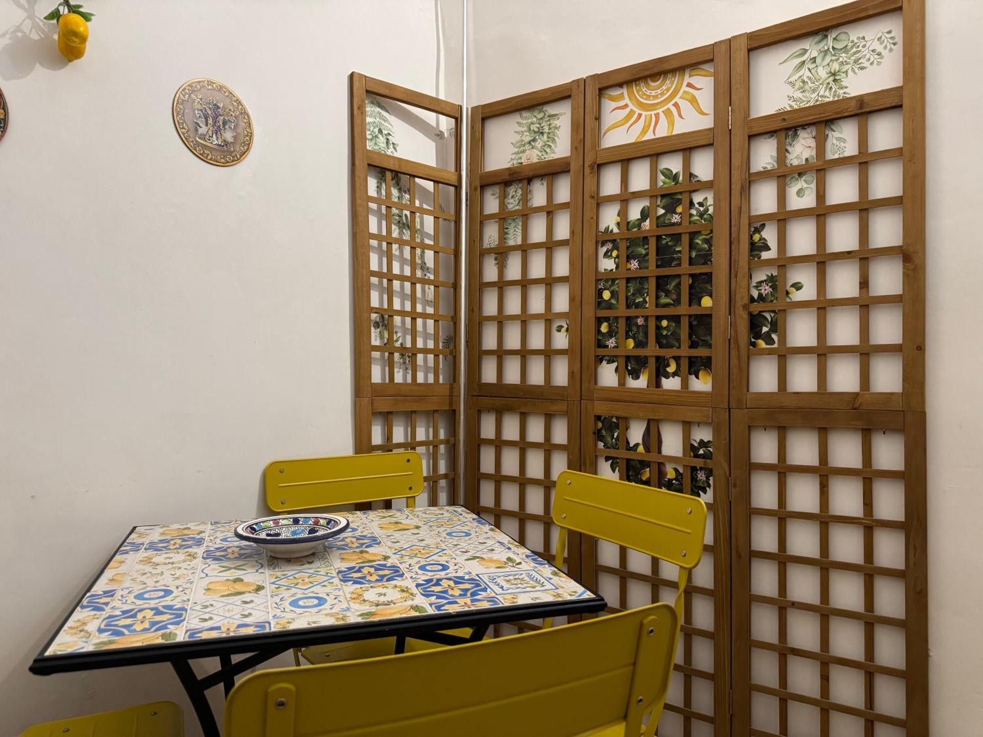 Apartment Orange Lemon Center
