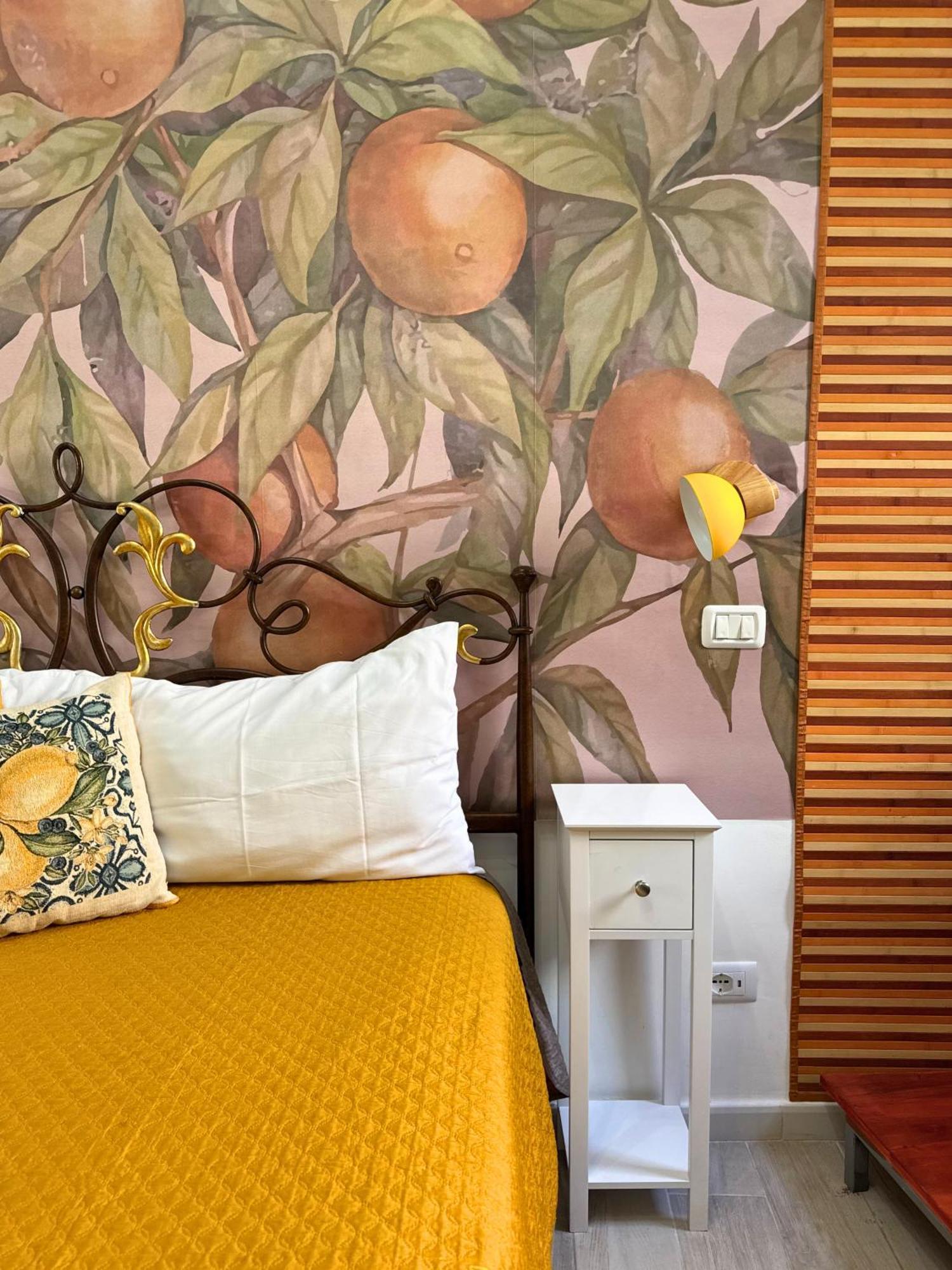 Apartment Orange Lemon Center *