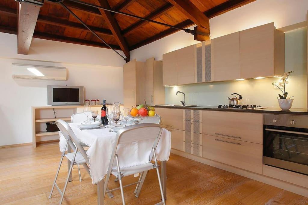 Politeama Lucy Loft Apartment Palermo
