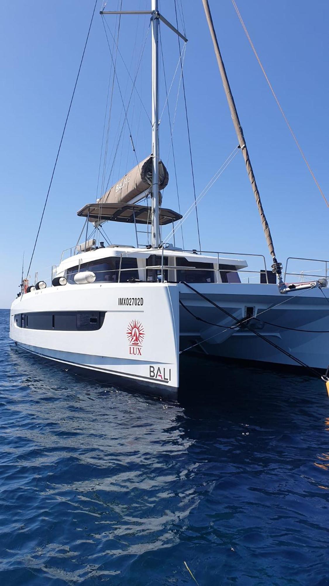 Botel Catamarano Lux Palermo