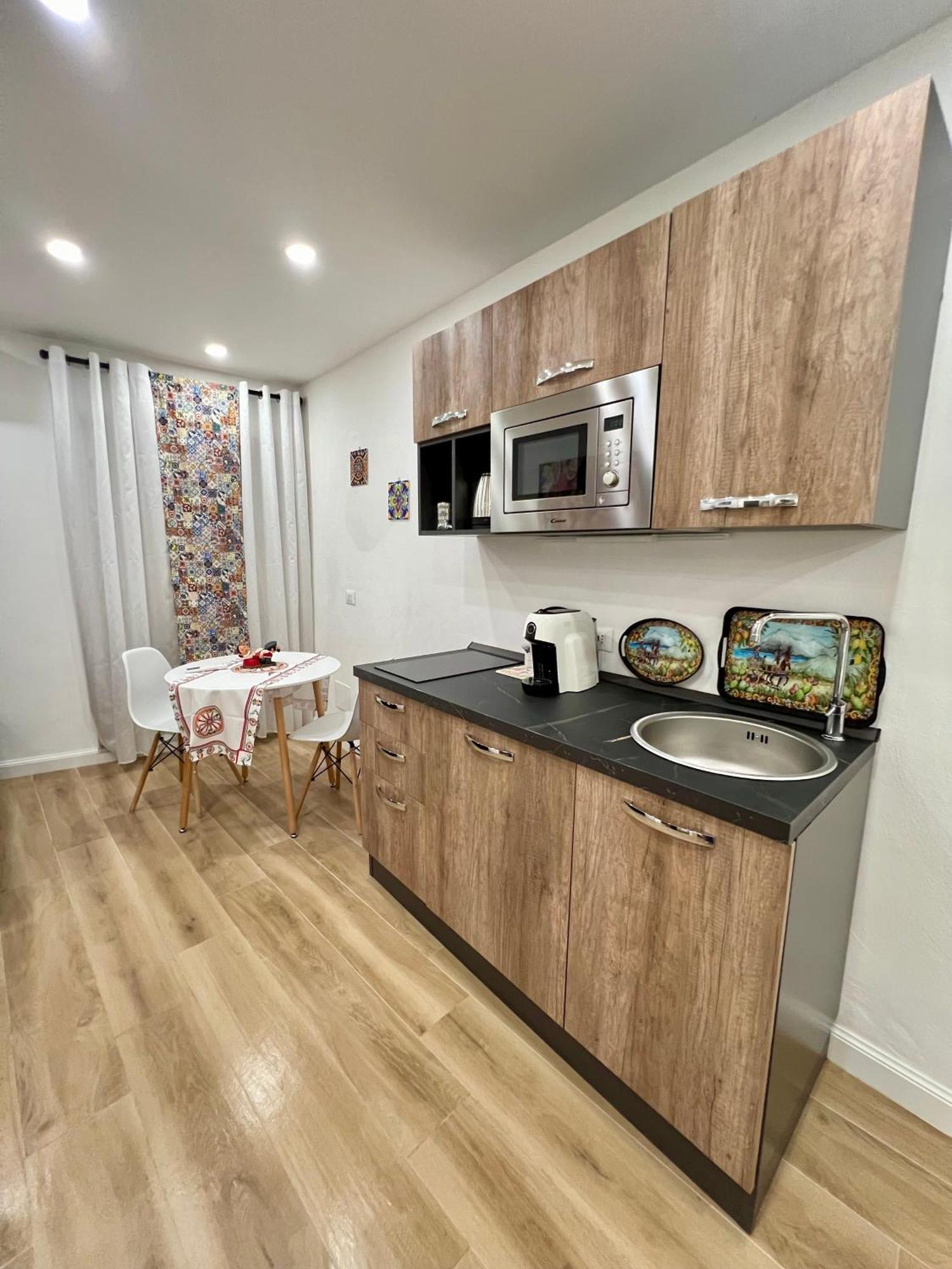 Kensia House - Centro Storico - Stazione Apartment *