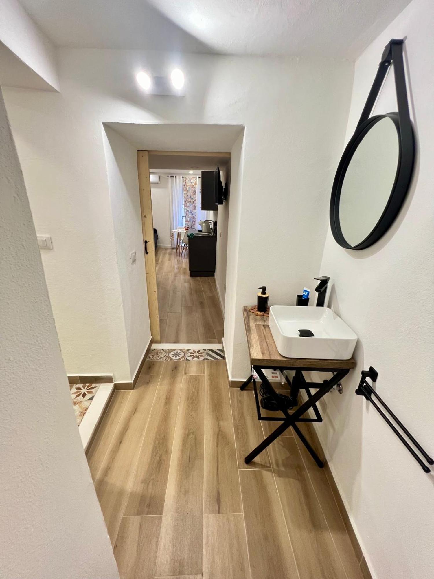 Kensia House - Centro Storico - Stazione Apartment *