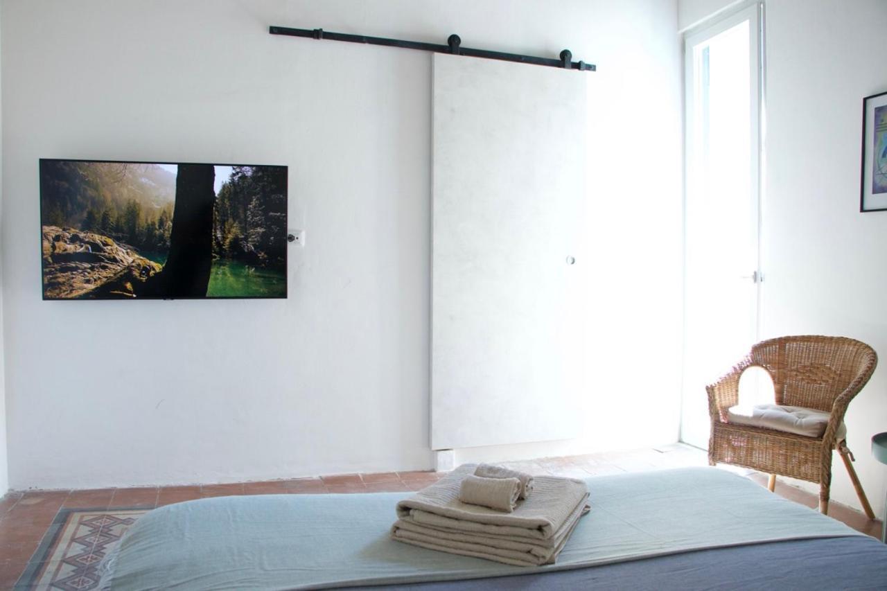 With Kitchen Balcony And Ac Apartment *