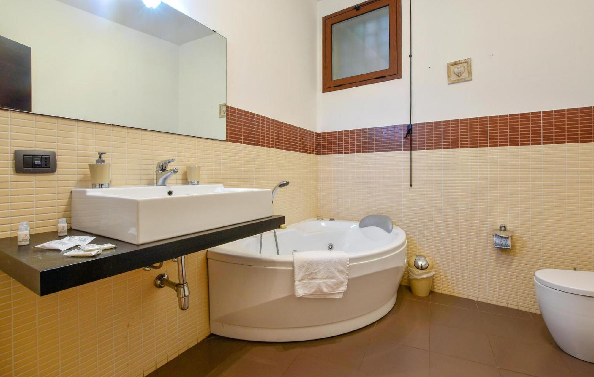 Appartamento Gorgeous In With Kitchen