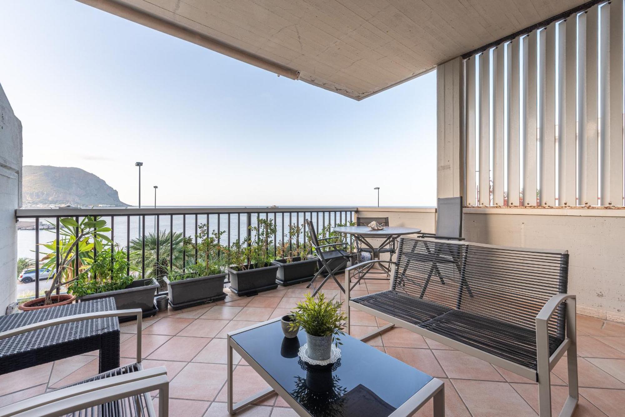 Apartment Casa Azzurra Vista Mare All'addaura By Wonderful Italy *
