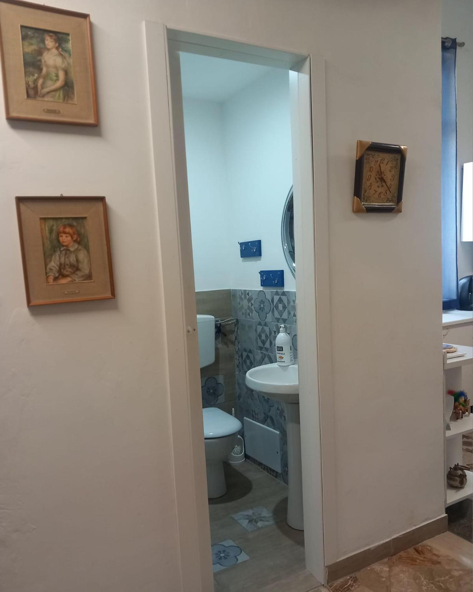 Aa Central Station Guest house *