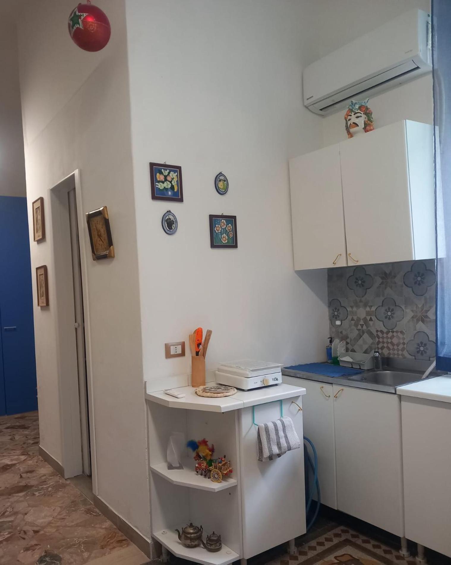 Aa Central Station Guest house *