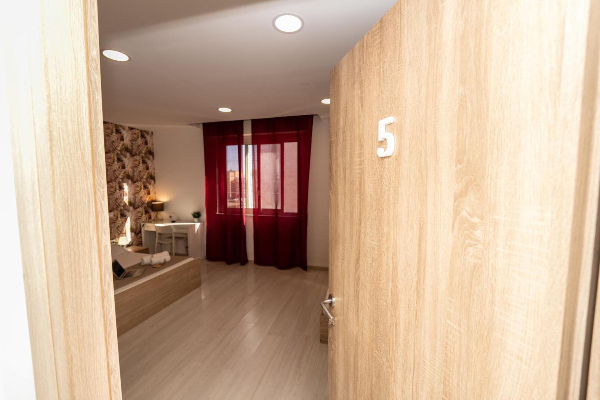 Central 128l Guest house