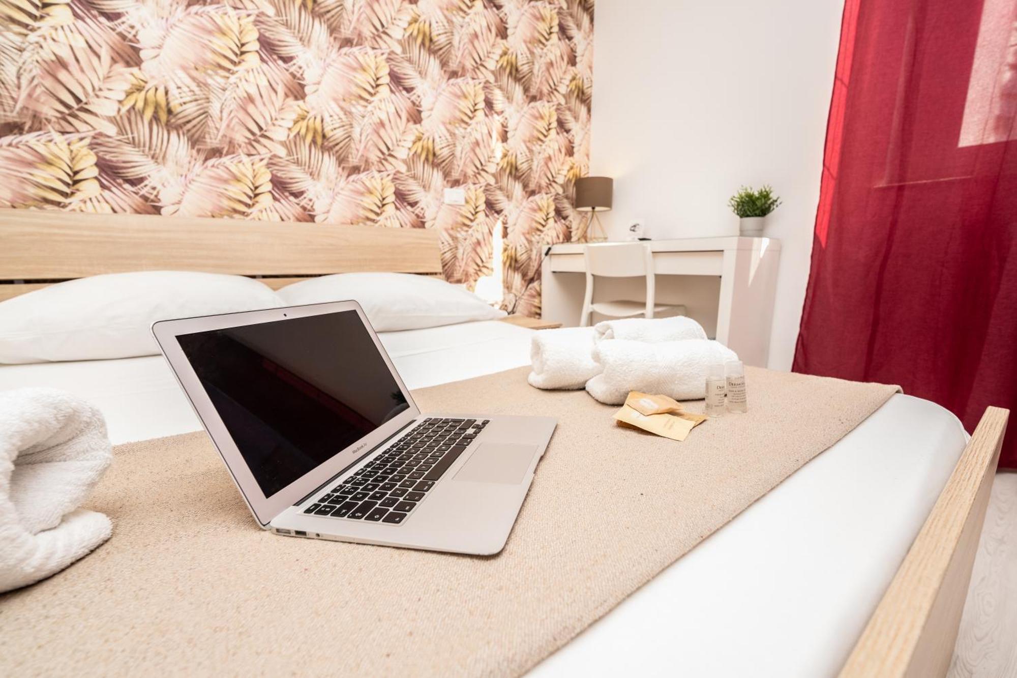 Central 128l Guest house
