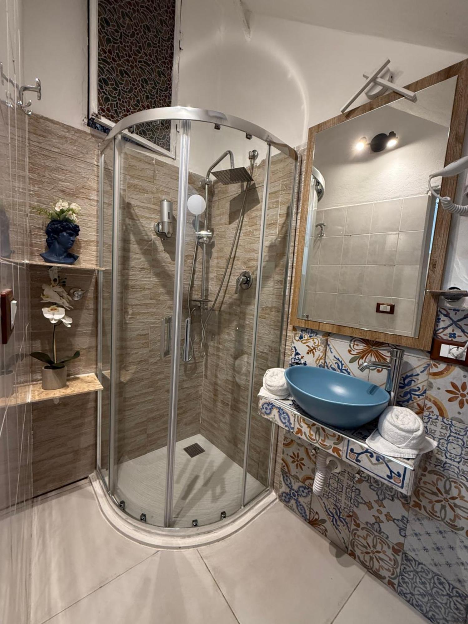 Caminneci Palace & Apartamento *