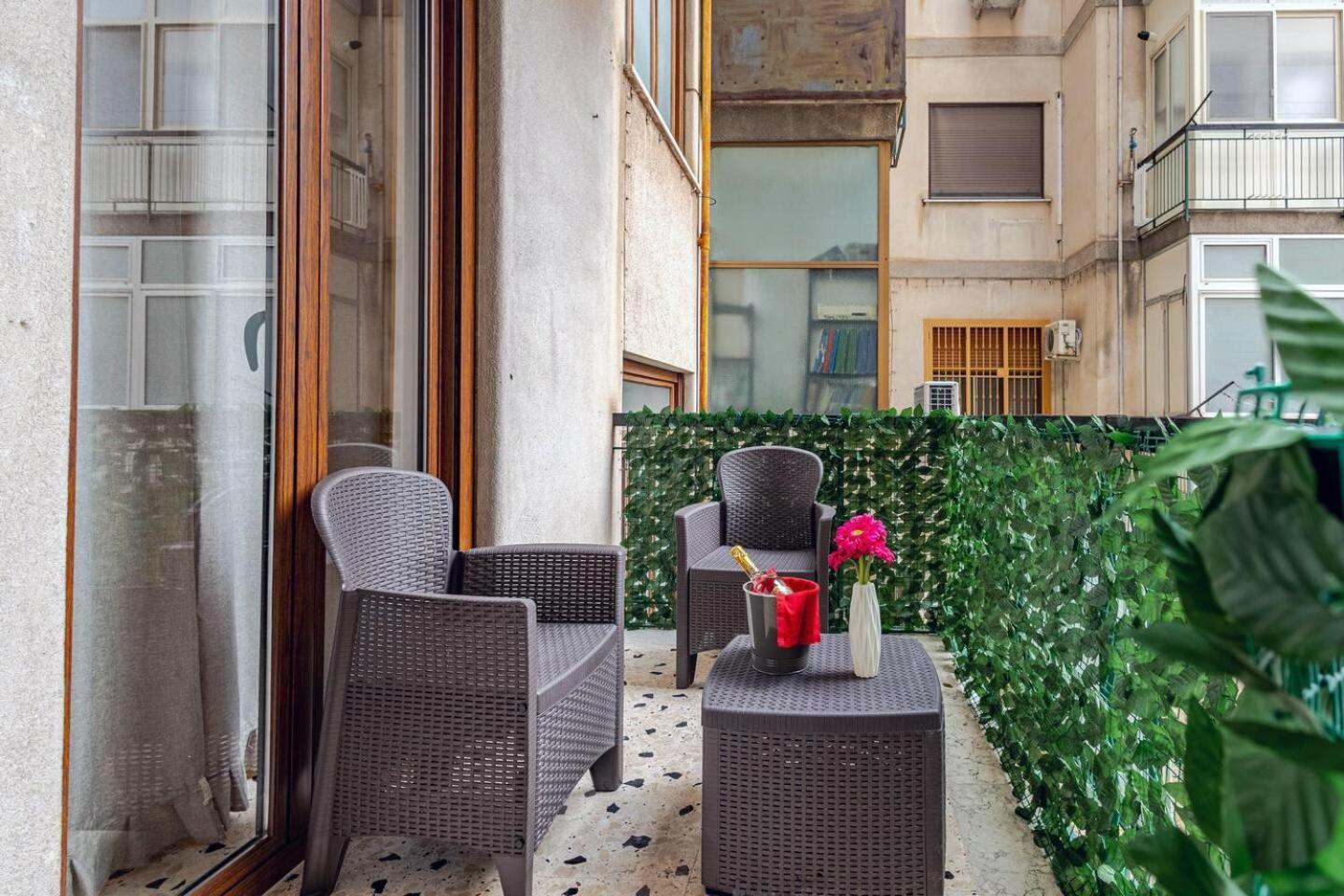 Apartment Lascaris 11 *