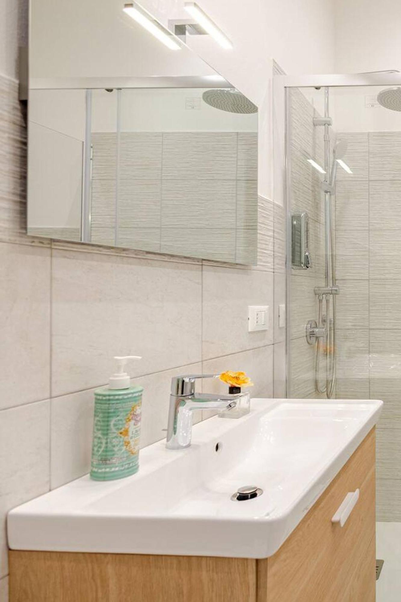 Apartment Lascaris 11 *