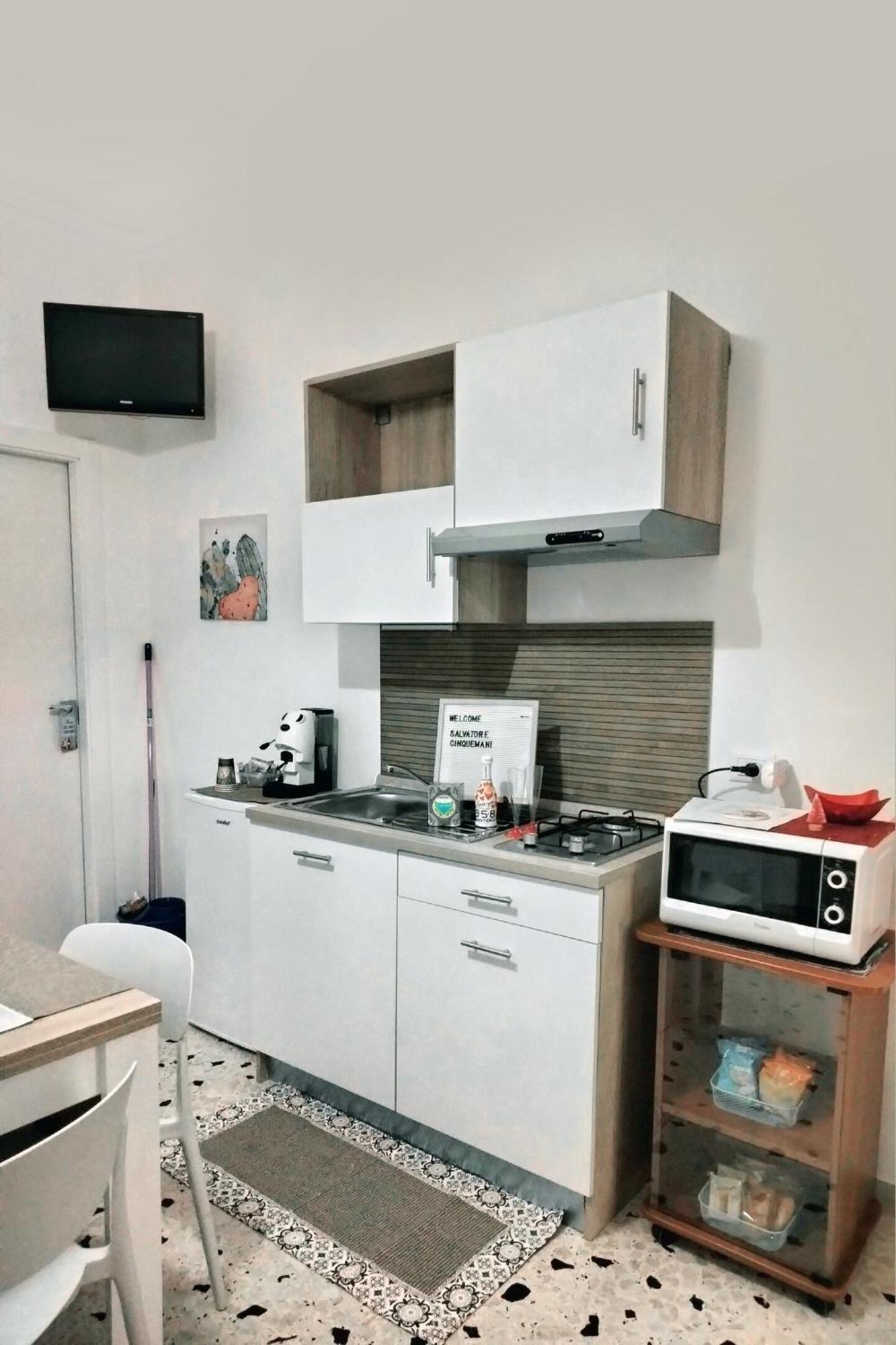 Lascaris 11 * Palermo