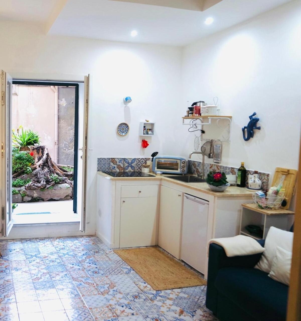 Elvira Flat,via Dante,near Lolli Station Apartment Palermo