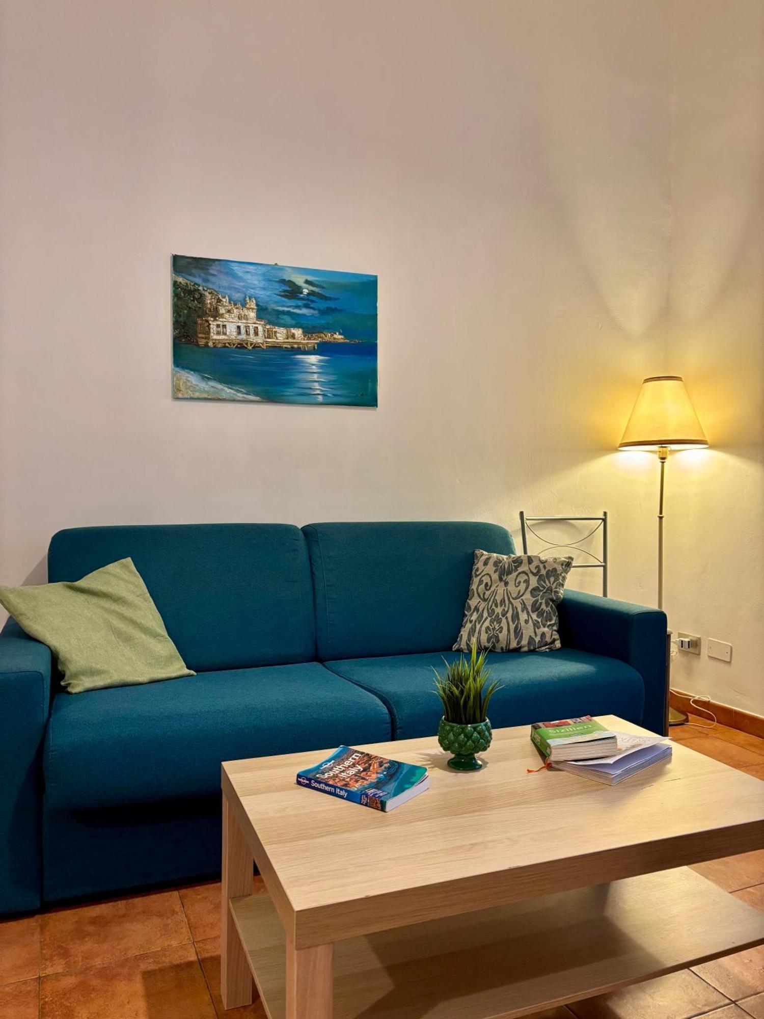 Piazza Marina Apartment *