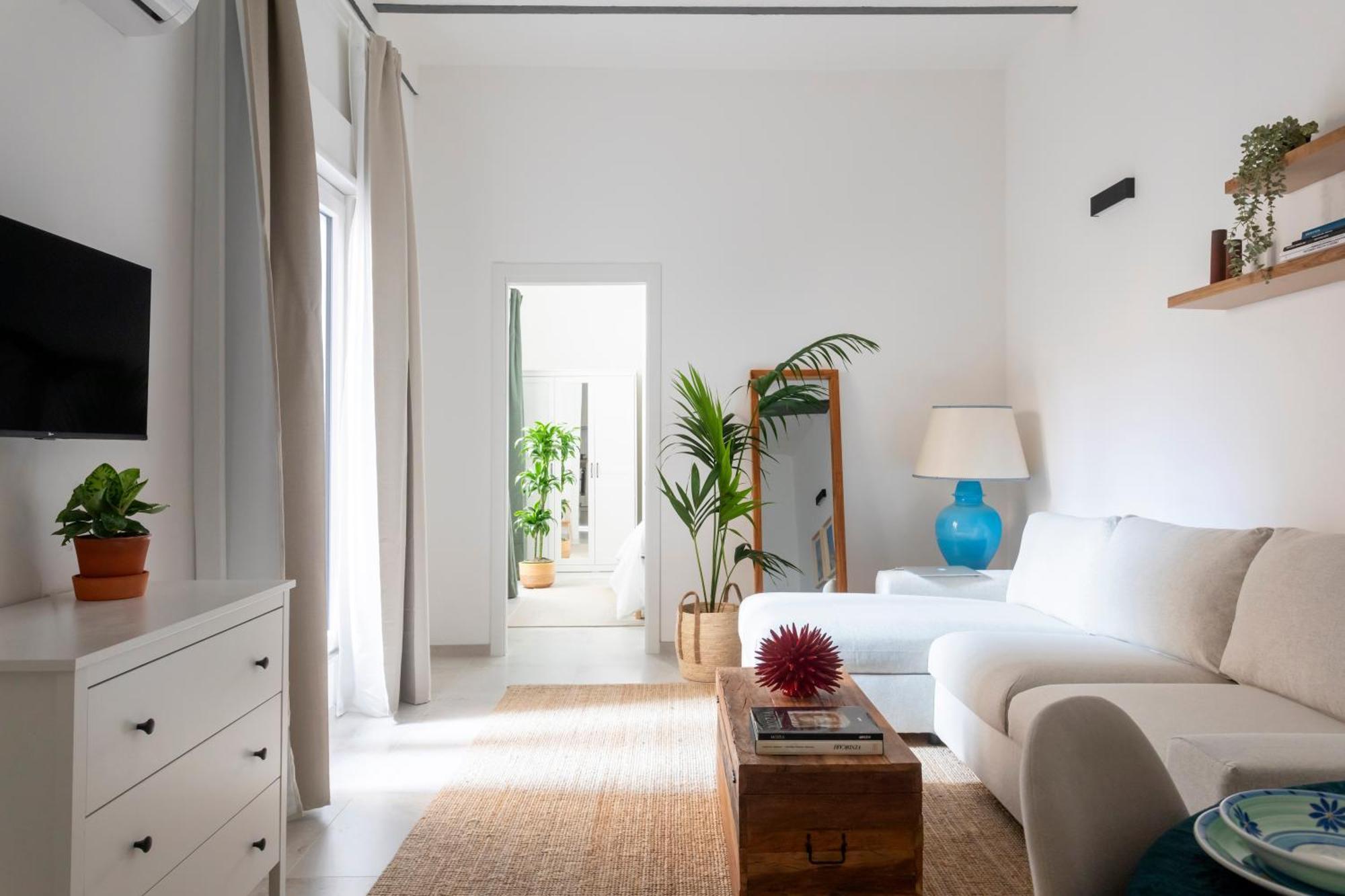 Apartment With Love, 4