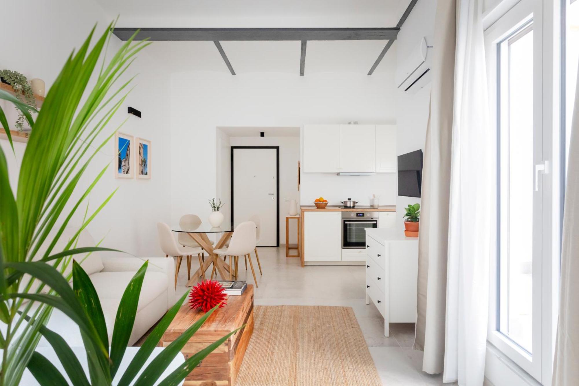 Apartment With Love, 4 *