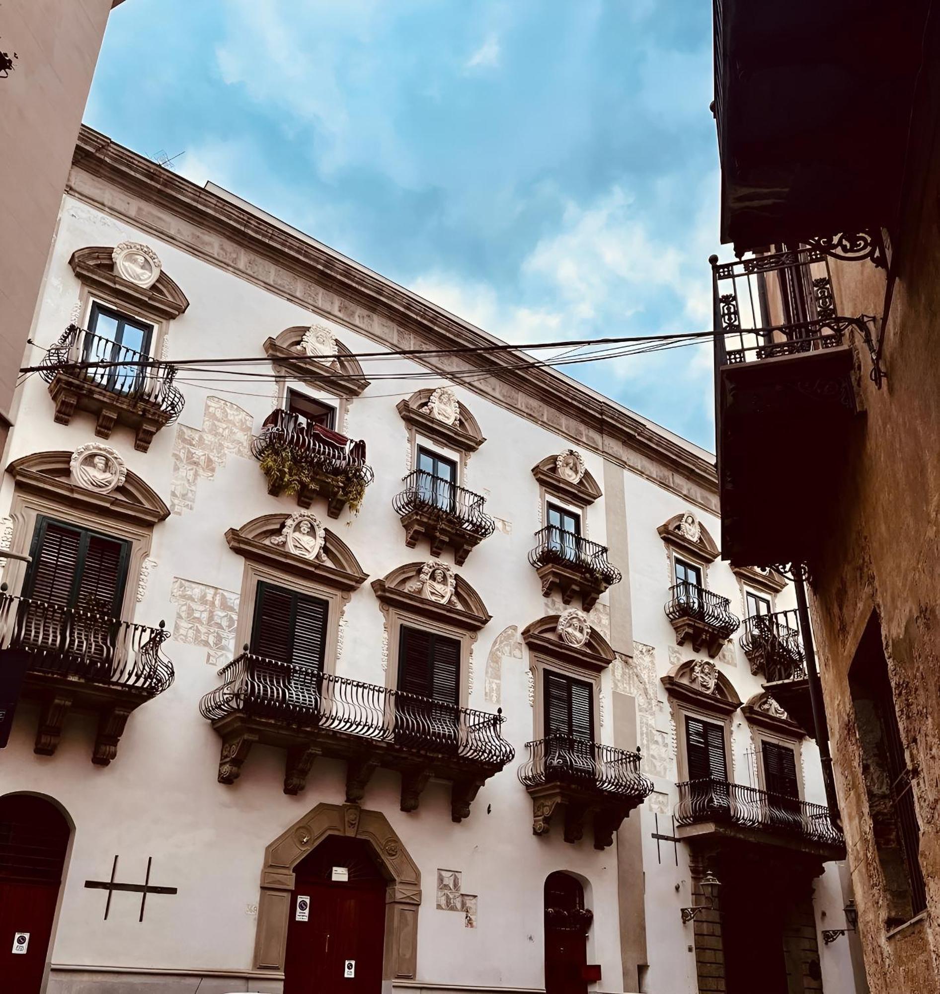 Apartment Elegance And Tradition Two Big In The Heart Of *