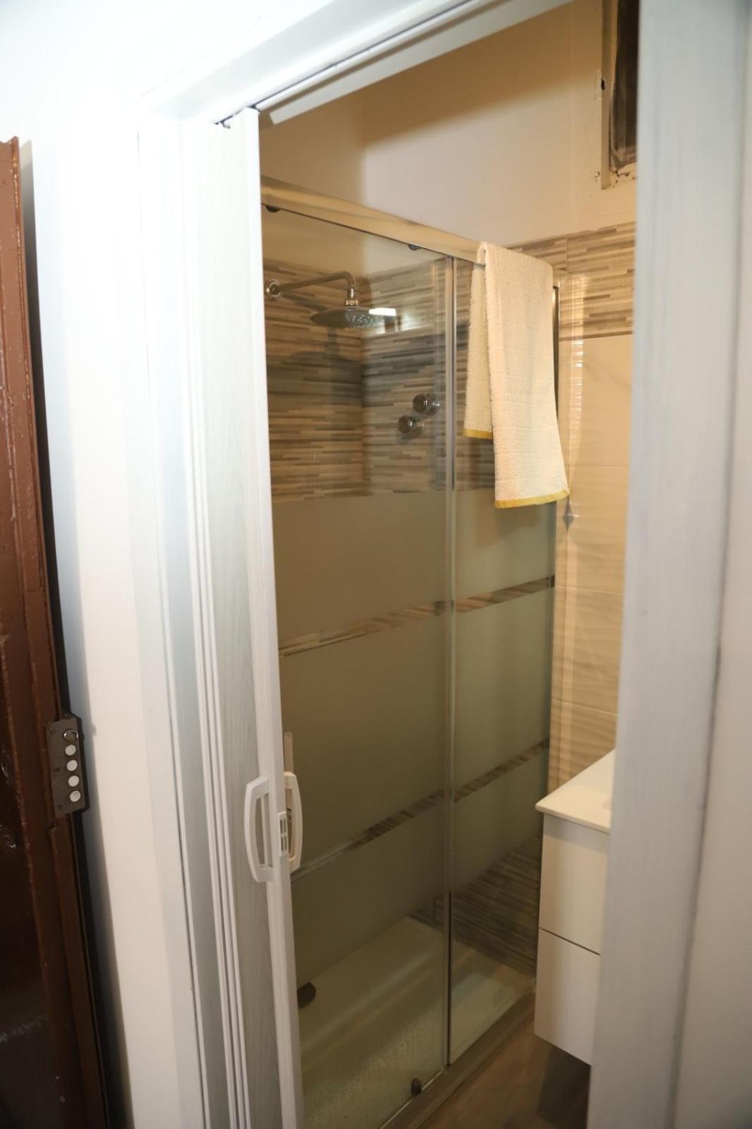 House Panormus Station Apartment *