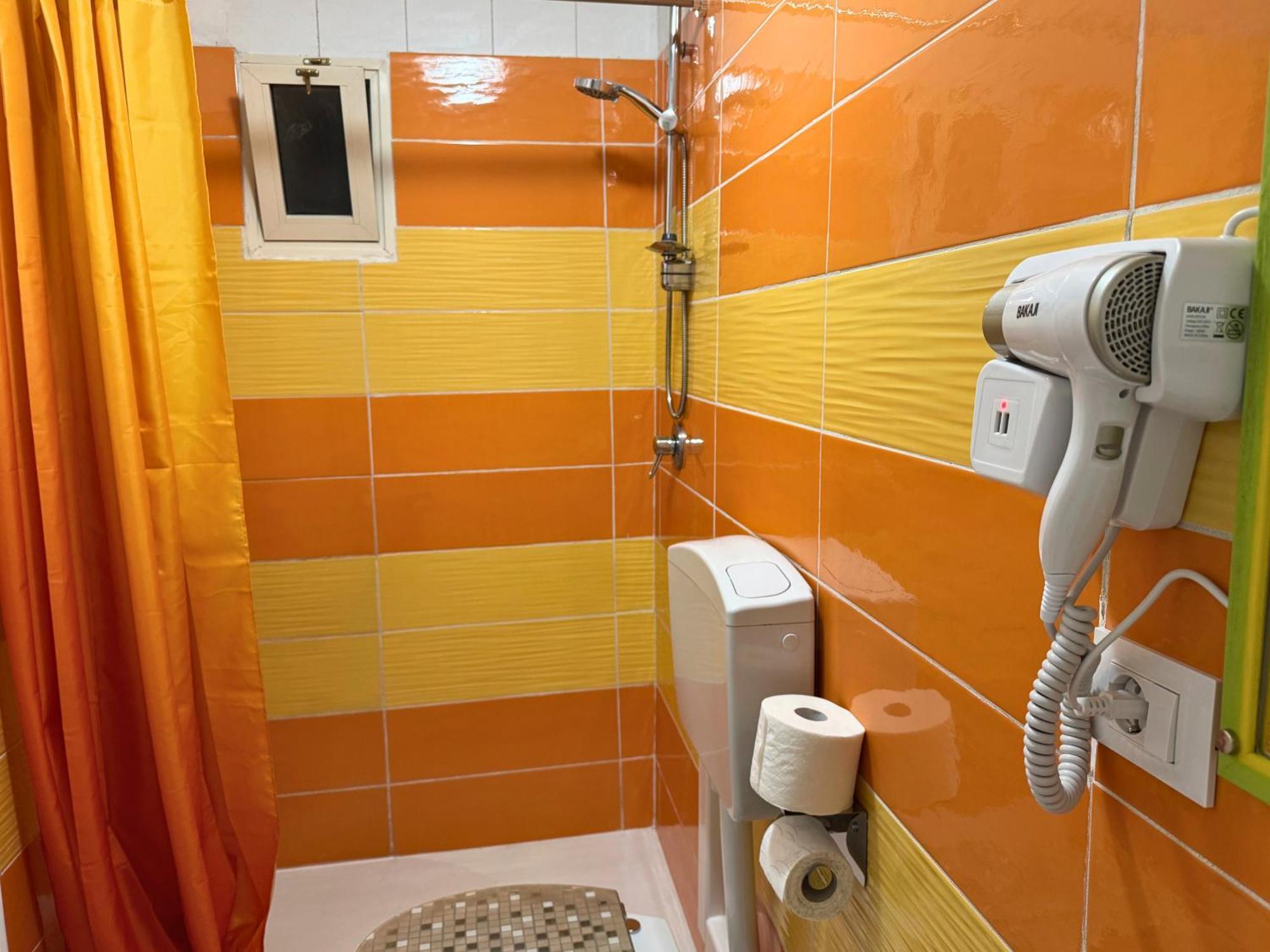 Orange Lemon Business Apartment