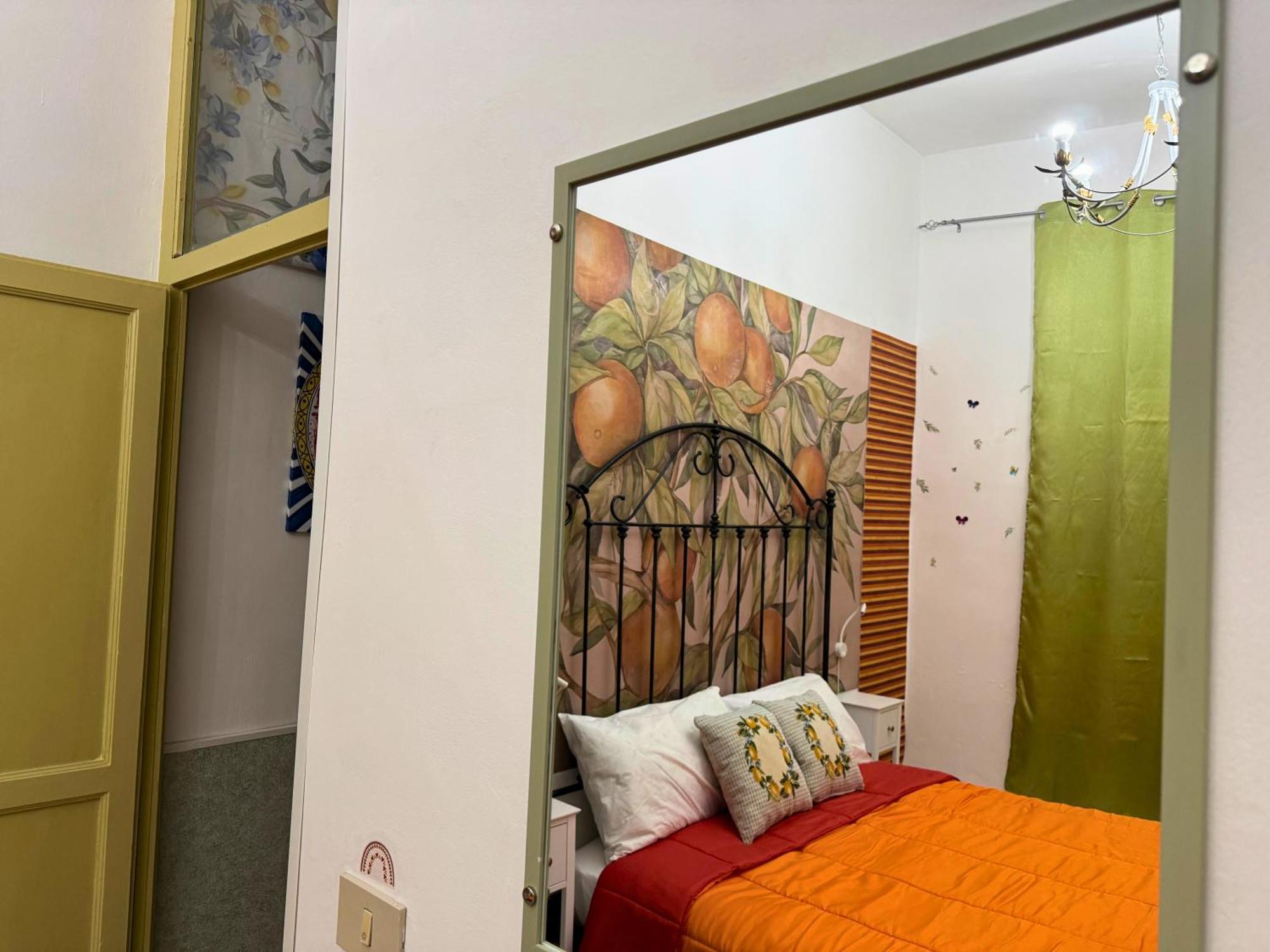Orange Lemon Business Apartment