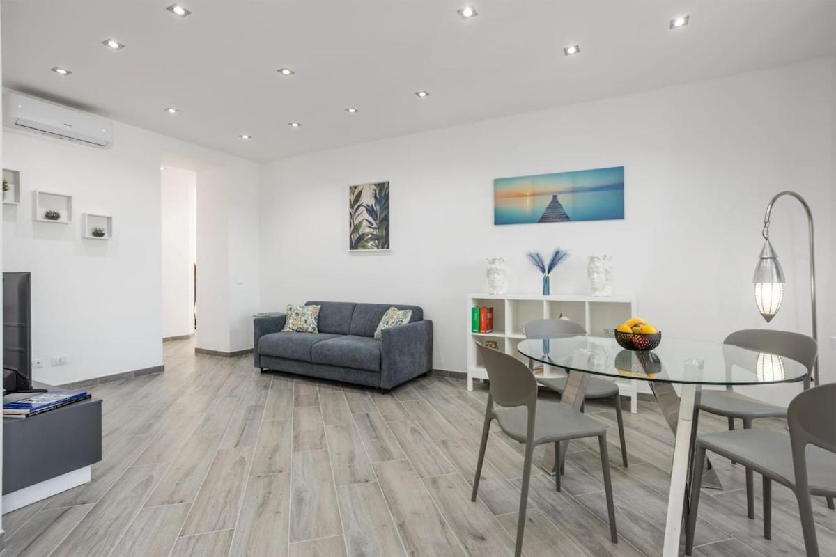 Apartment Erasmo Luxury 203, Vista Mare *