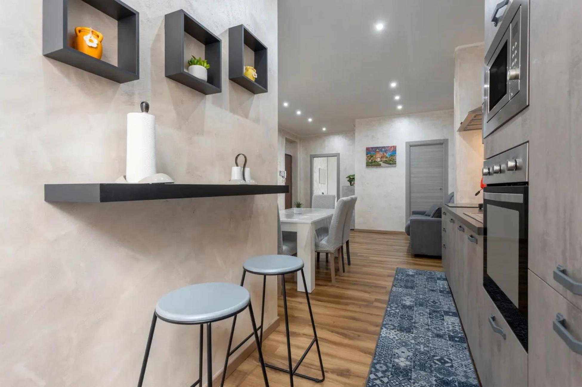 Oreto Station Apartment