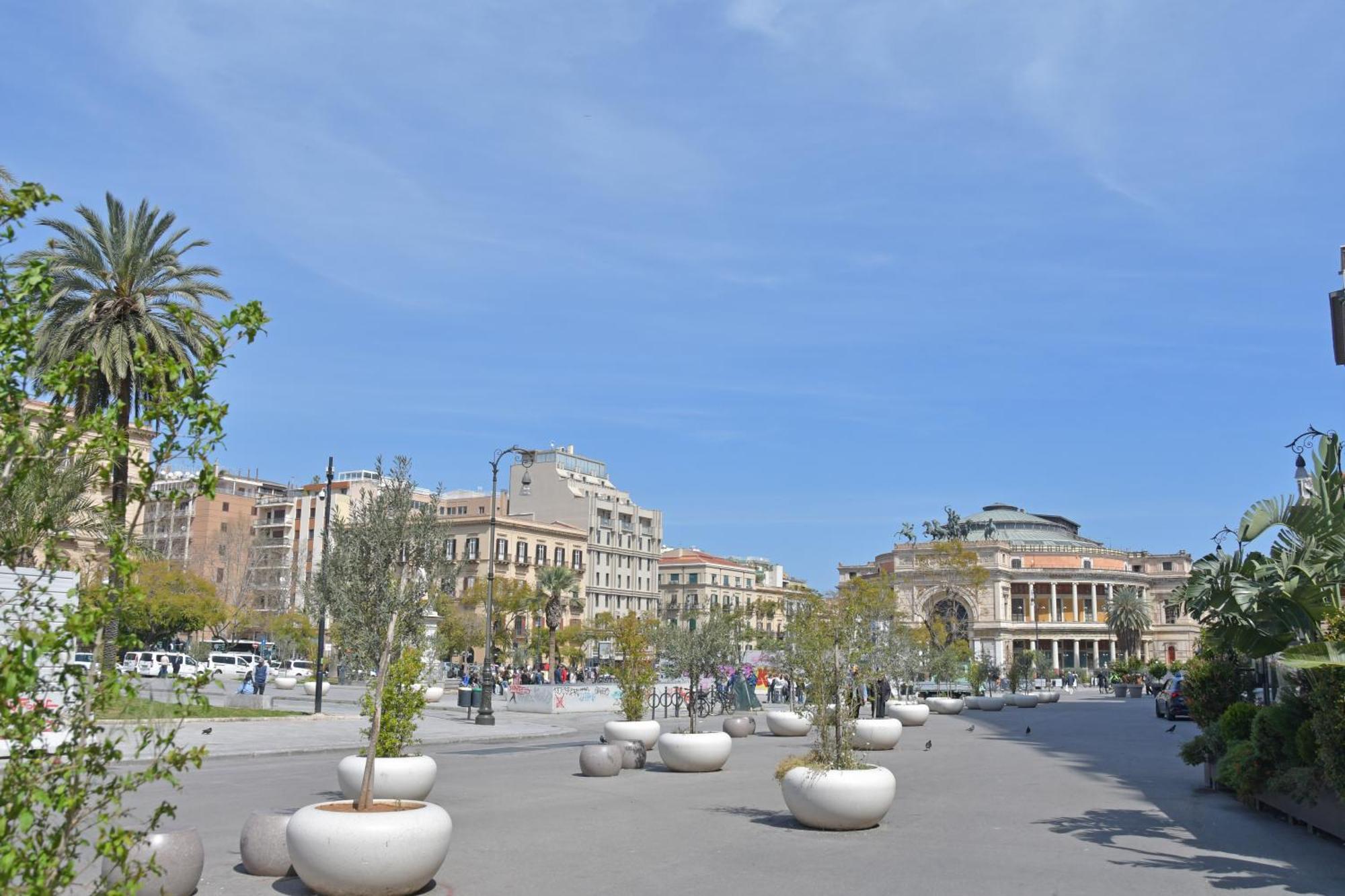 Sabatino Piazza Castelnuovo - Politeama