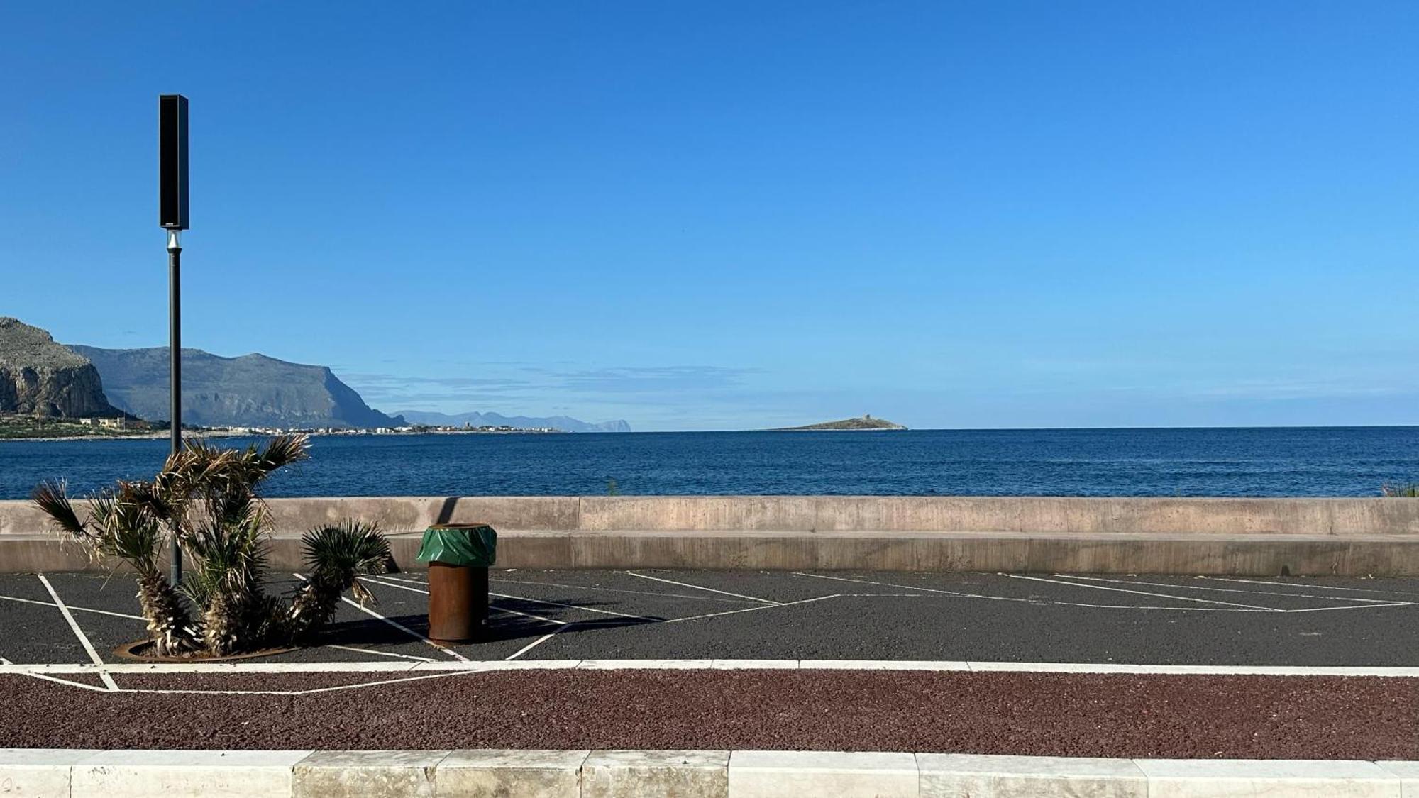 Apartment Casa Punta Barcarello, Sferracavallo Fronte Mare E Tramonti Da Sogno, A Due Passi Dalla Splendida Di Mondello *