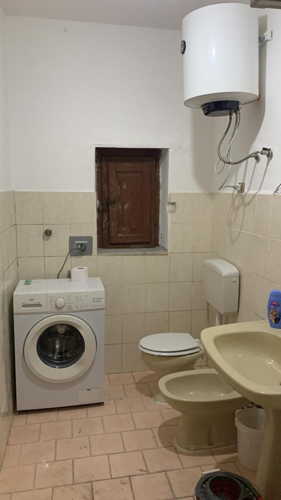 Apartment Via Silvio Boccone Semplice Ed Economico