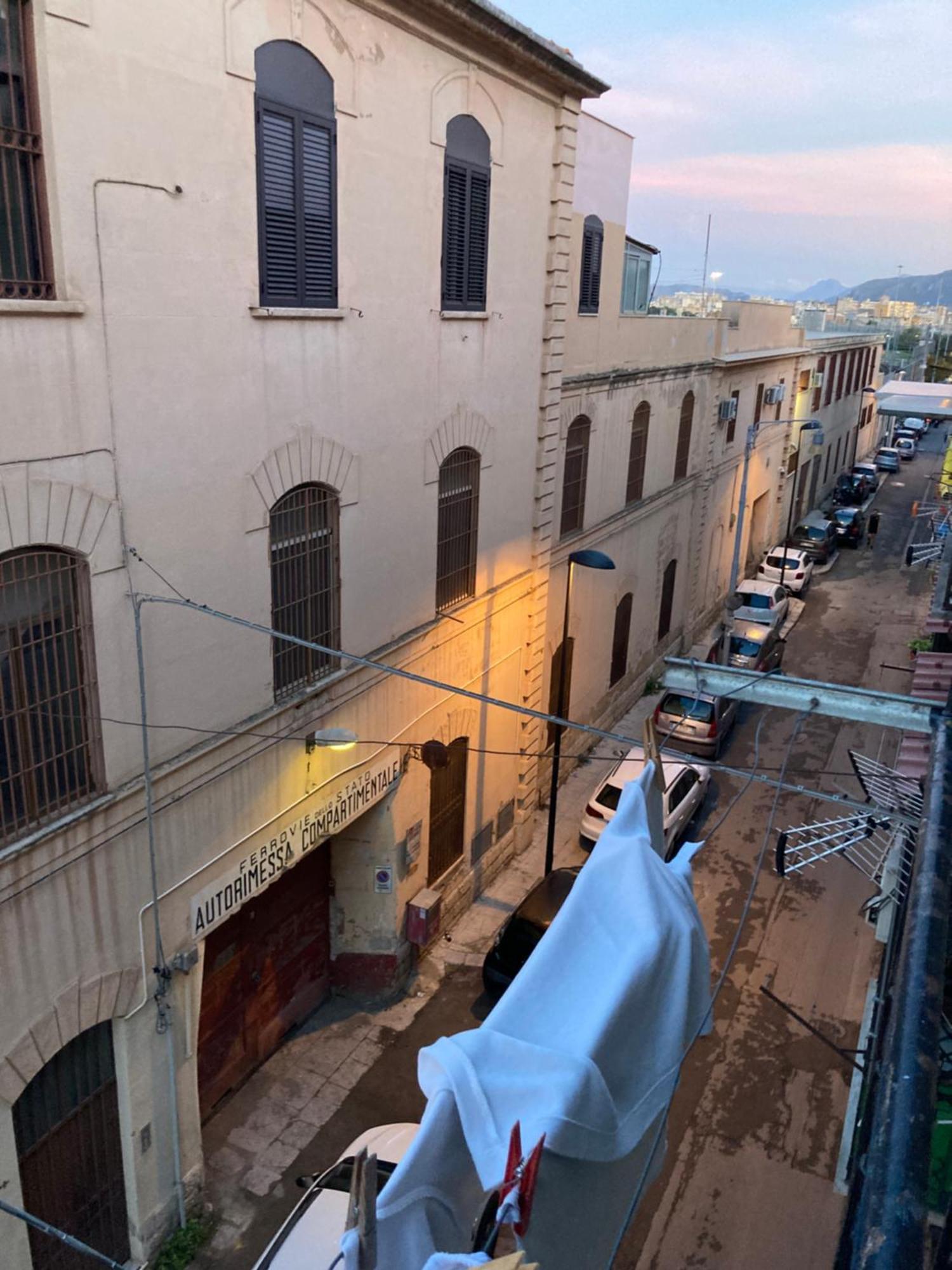 Apartment Via Silvio Boccone Semplice Ed Economico
