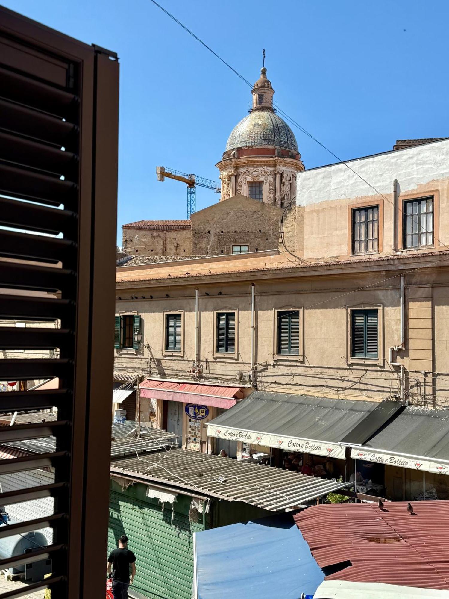 Apartment Ballaro's View