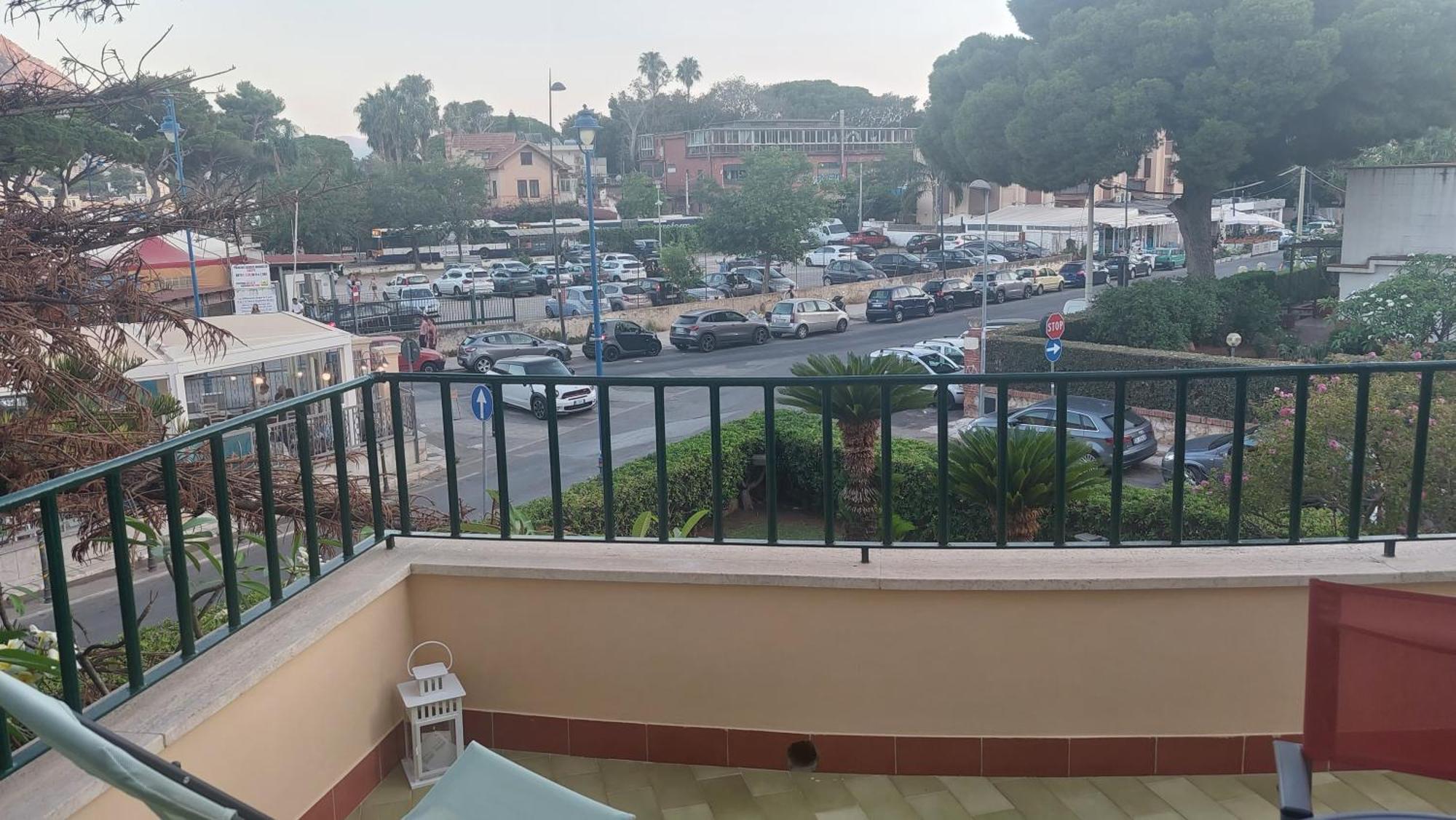 La Terrazza Del Sole Di Mondello Homestay *