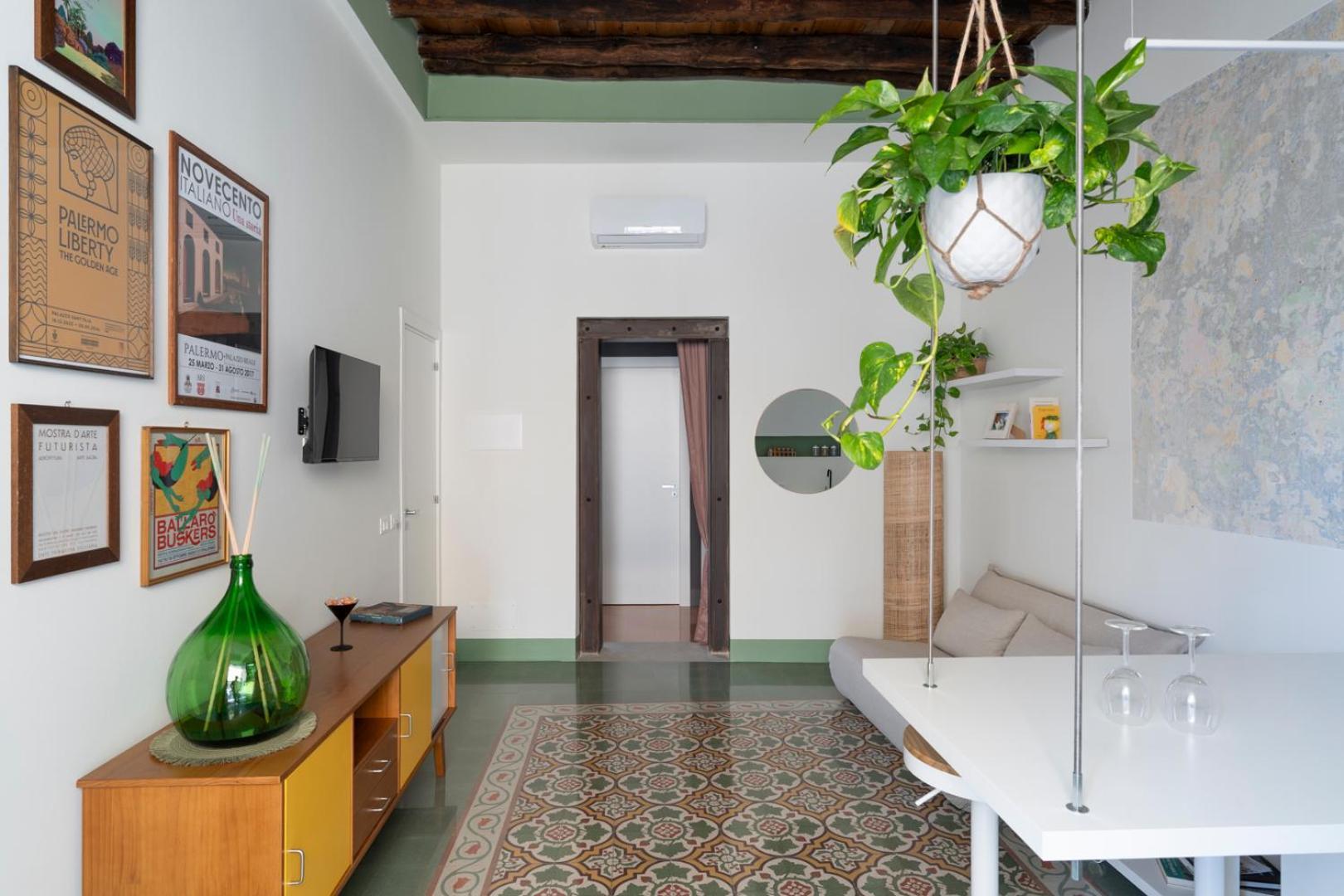 Apartment Flowery Floor &